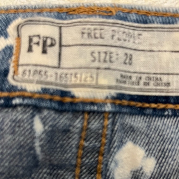 Free People • shibori bleach print cutoff shorts. Size 28 - Picture 4 of 4